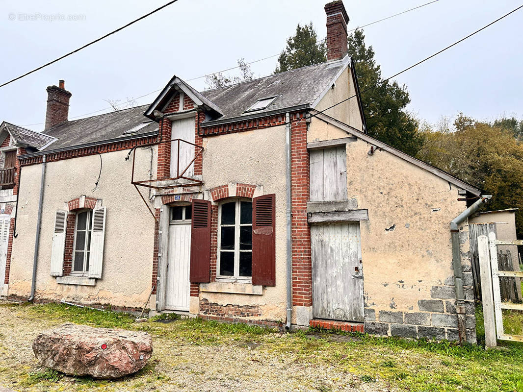 Maison à LA CHAPELLE-D&#039;ANGILLON