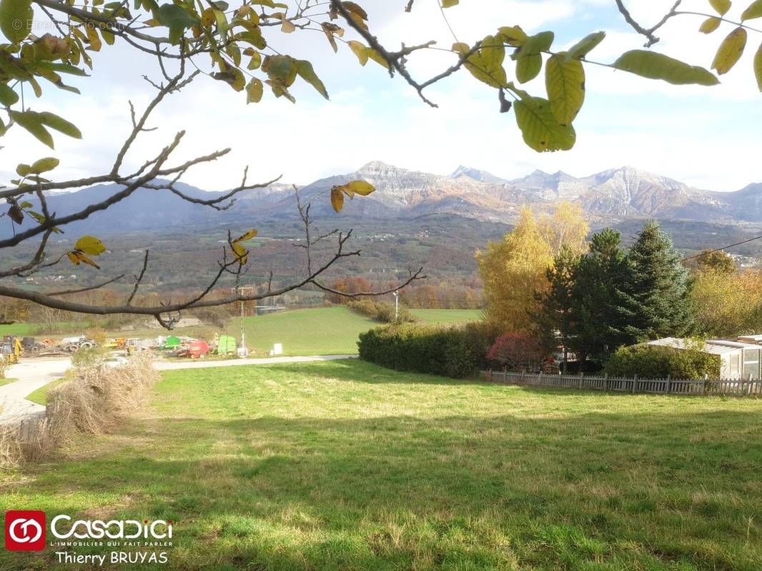 Terrain à SAINT-LAURENT-DU-CROS