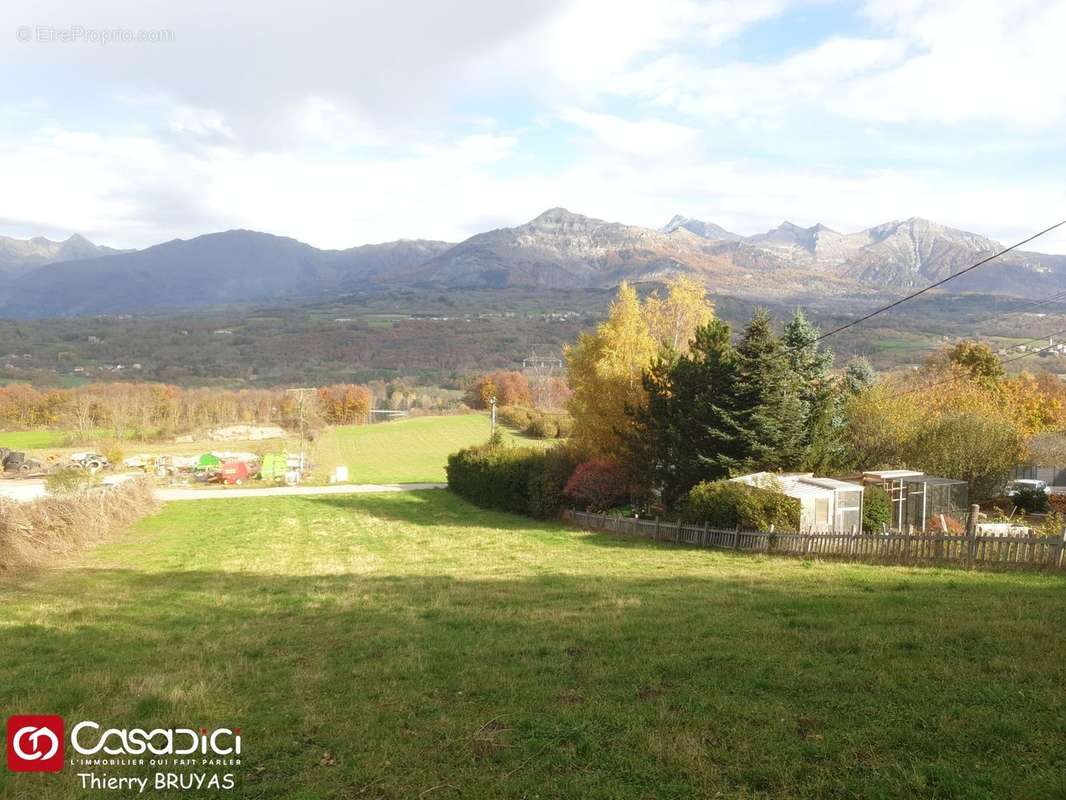 Terrain à SAINT-LAURENT-DU-CROS