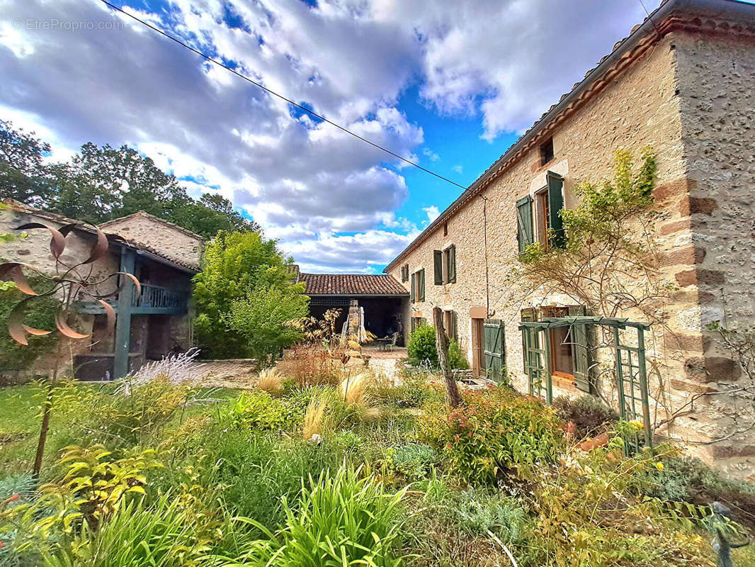 Maison à MONESTIES