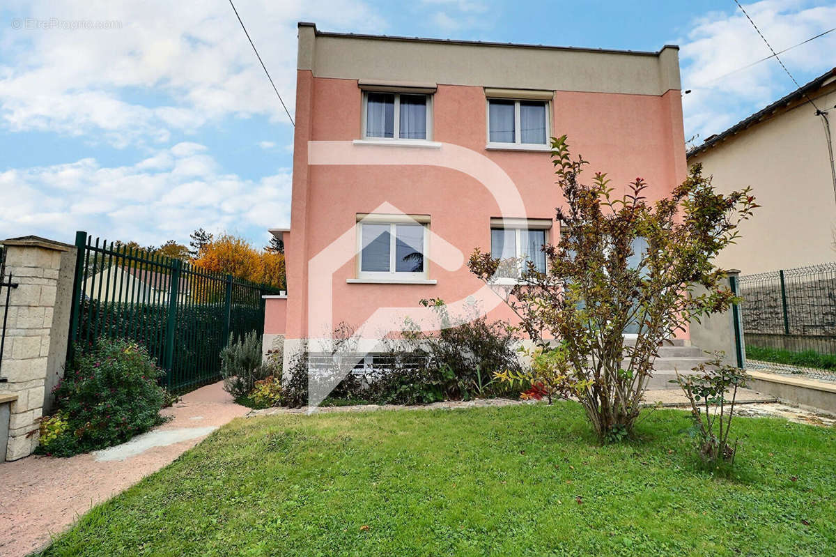 Maison à MONTIGNY-LES-CORMEILLES