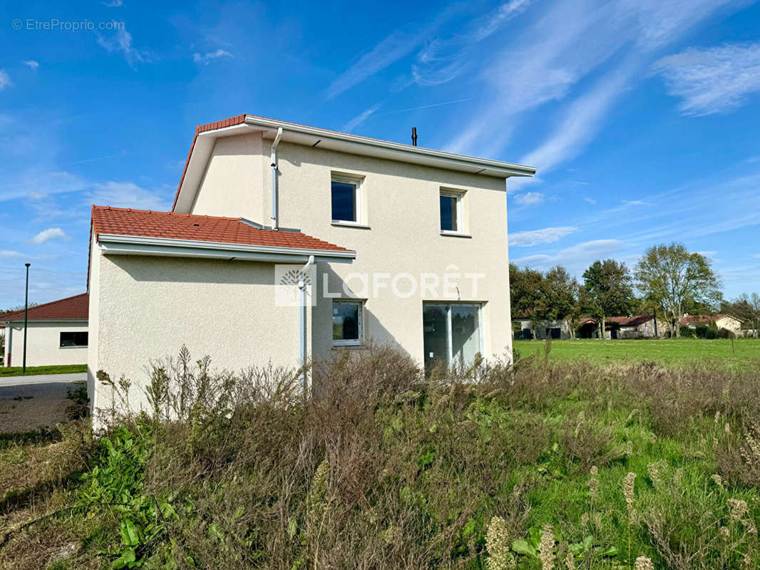 Maison à CRAS-SUR-REYSSOUZE