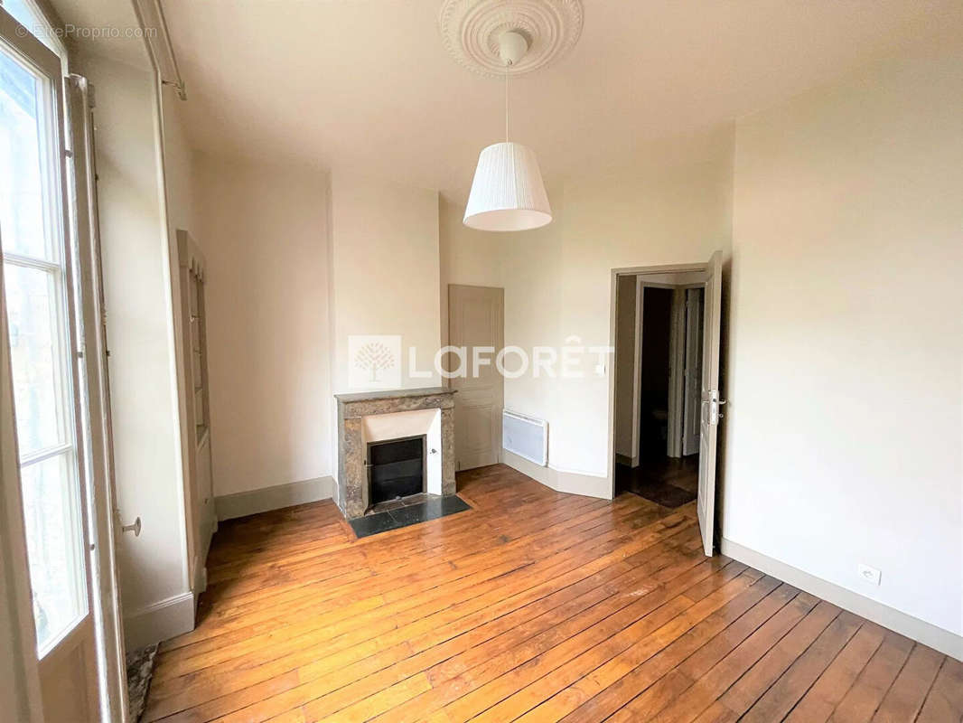 Appartement à PARIS-14E