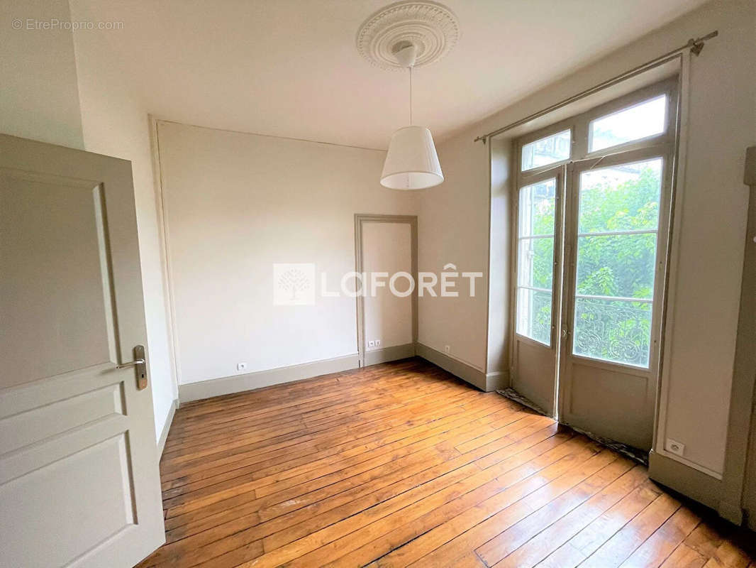 Appartement à PARIS-14E