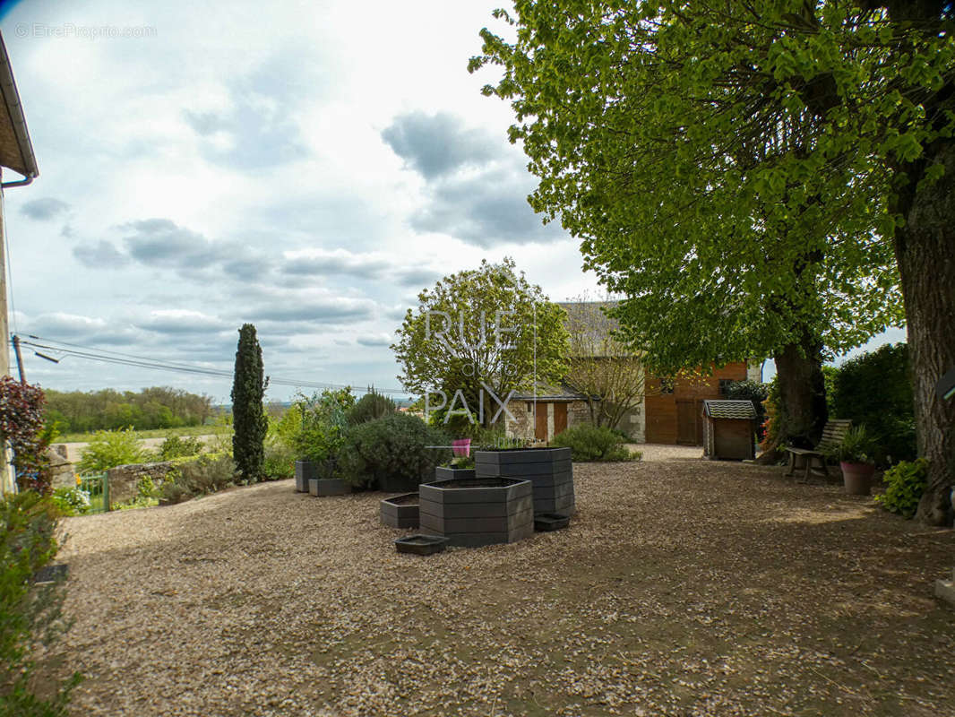 Maison à SAVIGNY-SOUS-FAYE