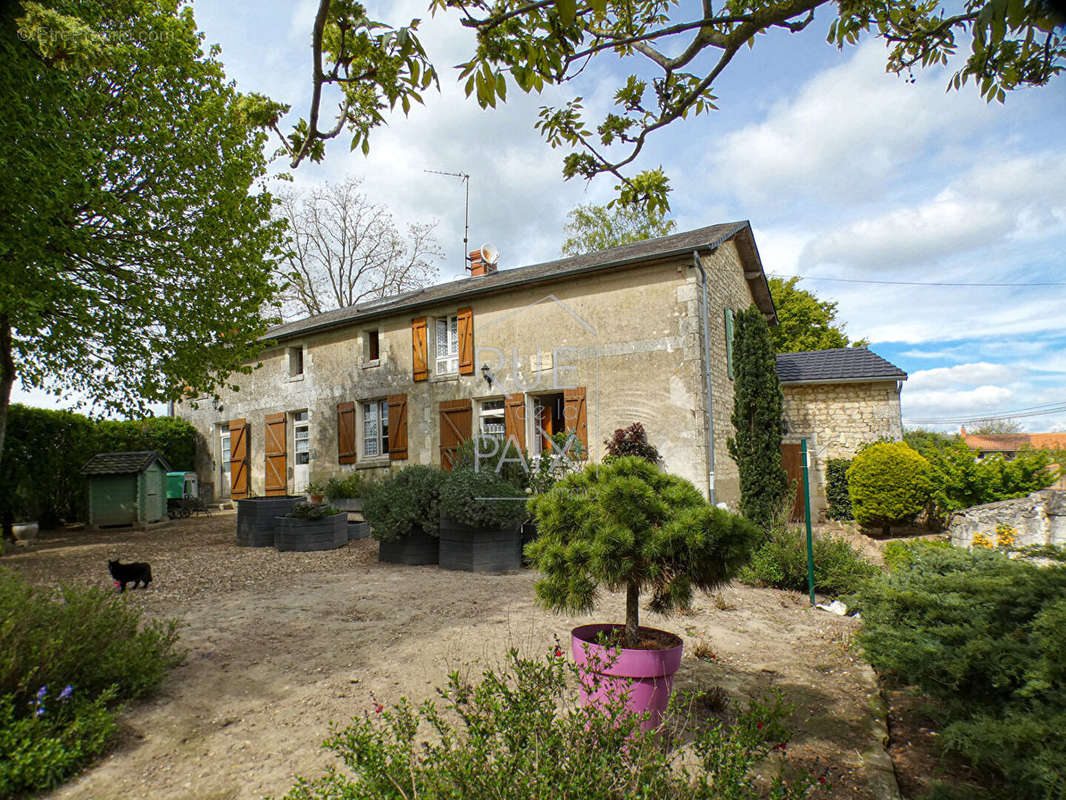 Maison à SAVIGNY-SOUS-FAYE