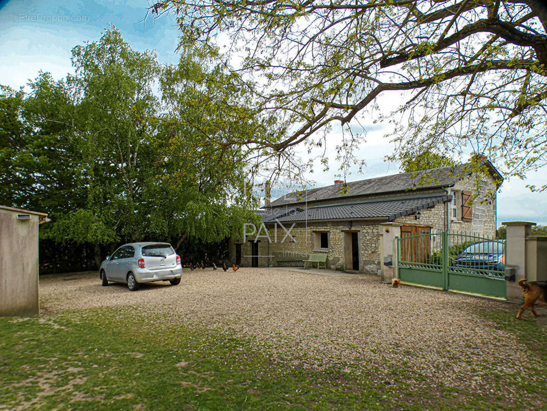 Maison à SAVIGNY-SOUS-FAYE