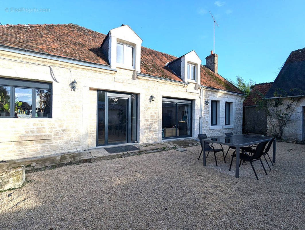 Maison à MONTHOU-SUR-BIEVRE