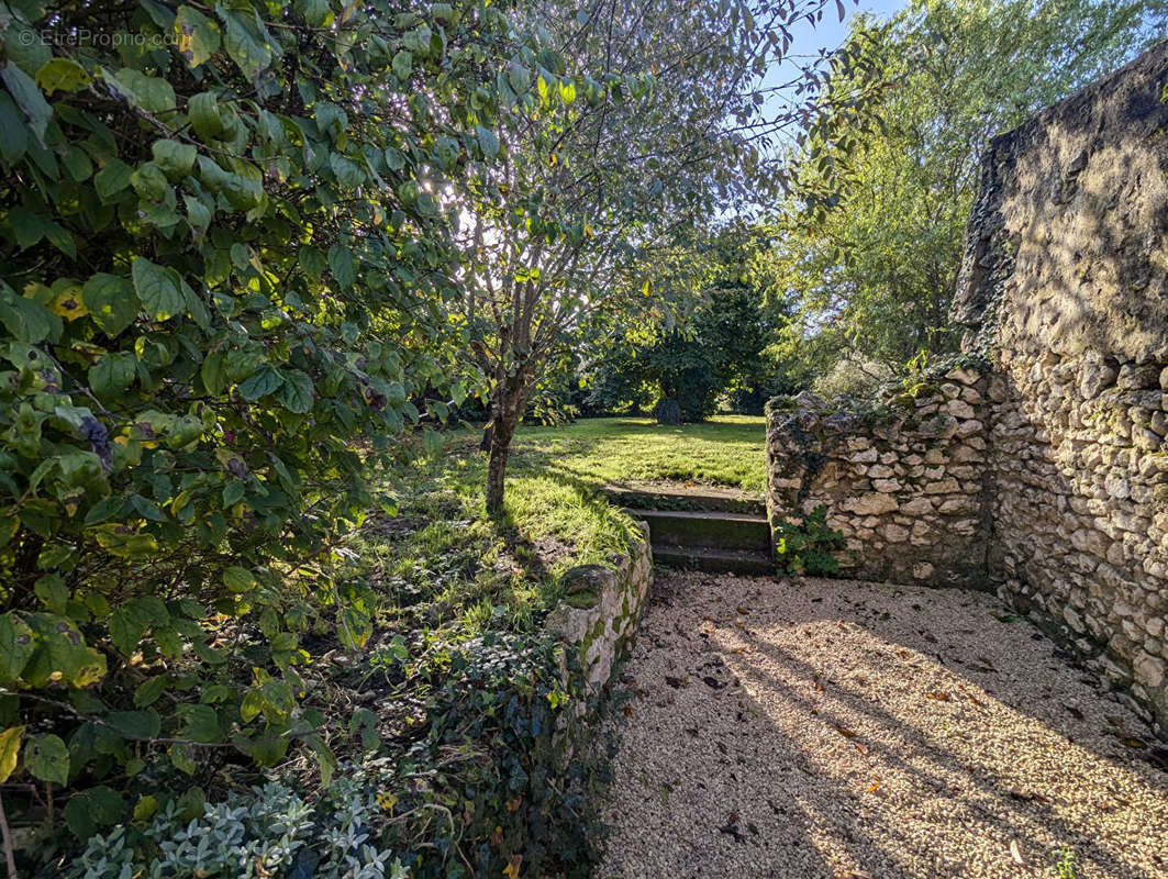 Maison à MONTHOU-SUR-BIEVRE