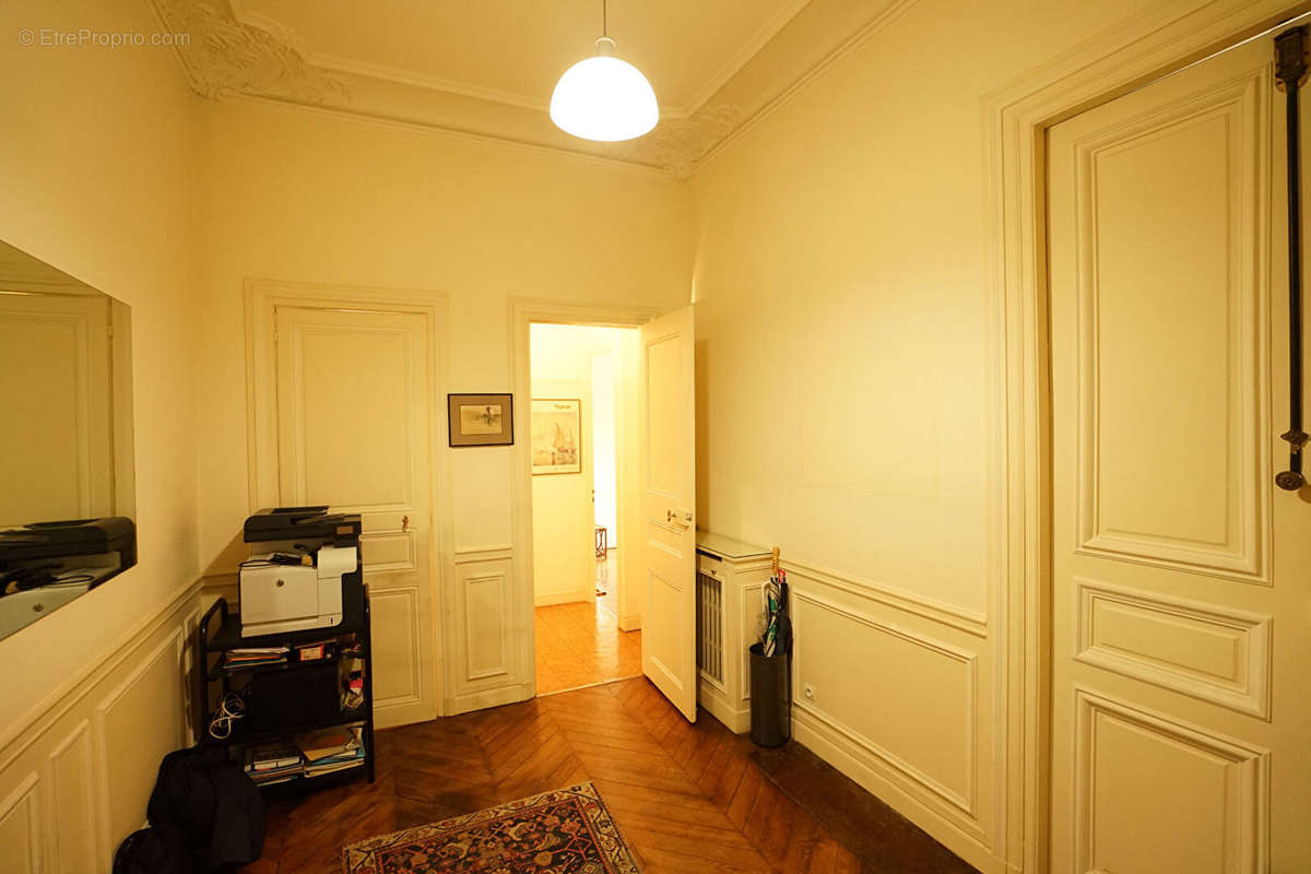 Appartement à PARIS-8E