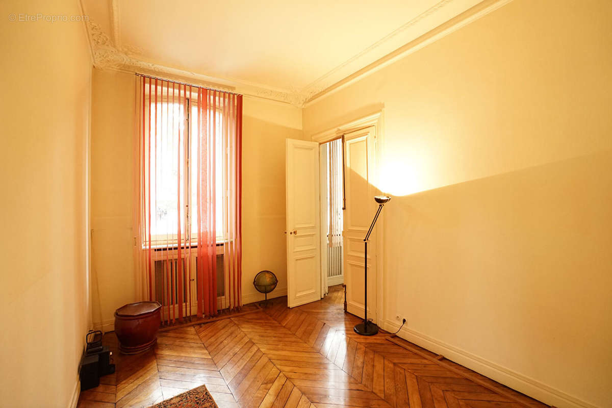 Appartement à PARIS-8E