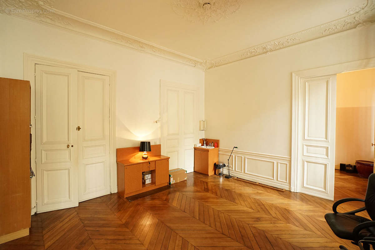 Appartement à PARIS-8E