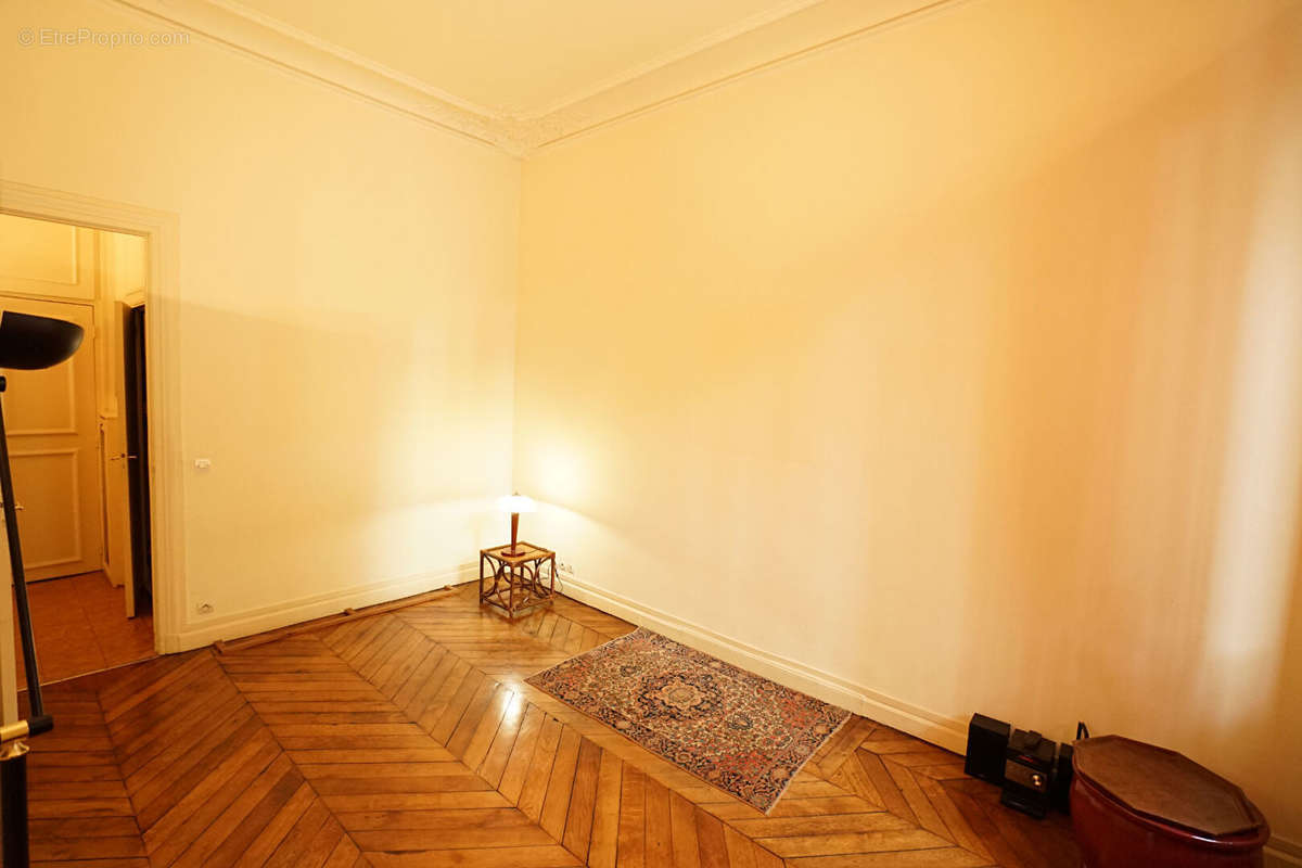 Appartement à PARIS-8E