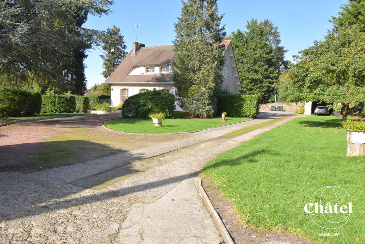 Maison à FLEURINES