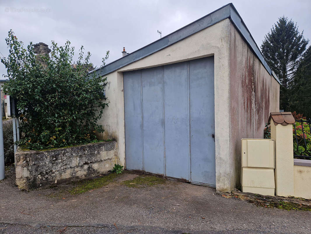 Parking à DENEUVRE