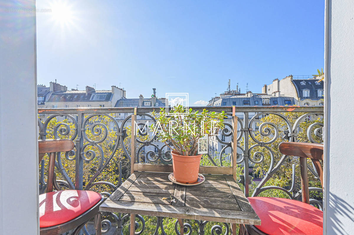 Appartement à PARIS-18E