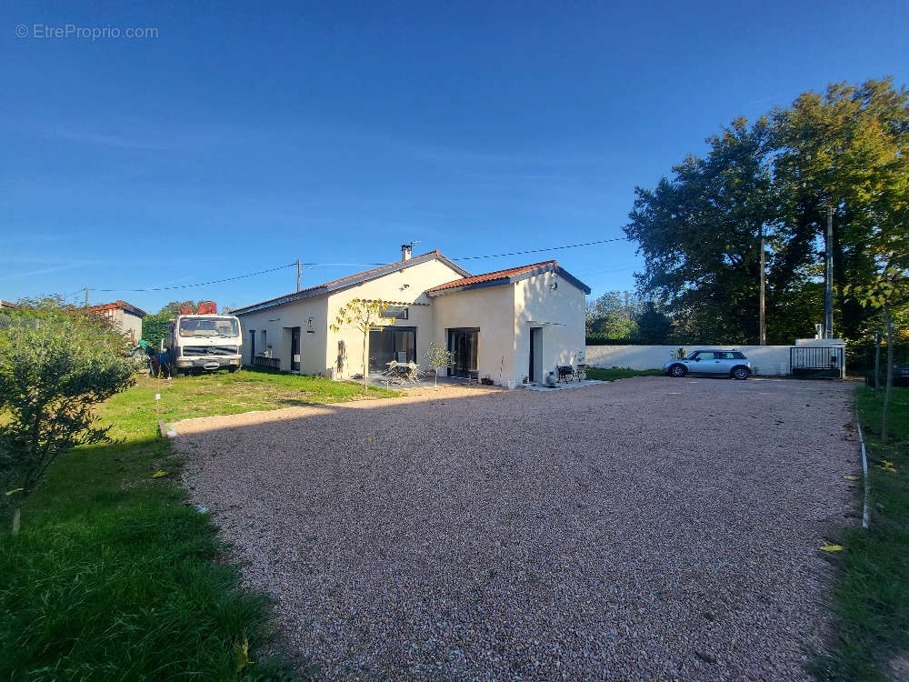 Maison à GUEREINS