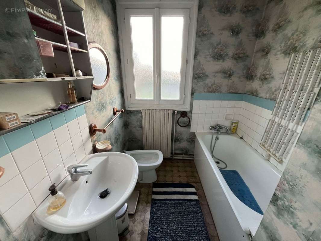 Salle de bain - Maison à YDES