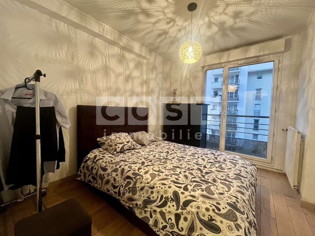 Appartement à COURBEVOIE