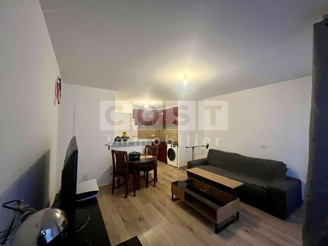 Appartement à COURBEVOIE