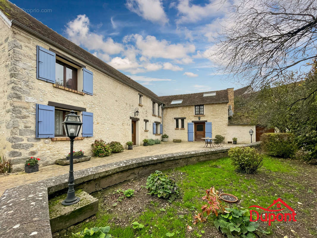 Maison à FONTENAY-TRESIGNY