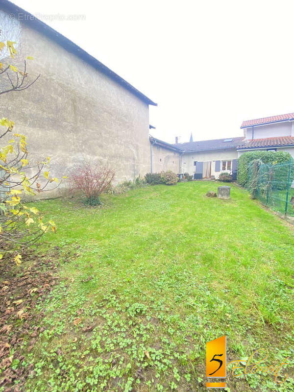 Maison à TREVOUX