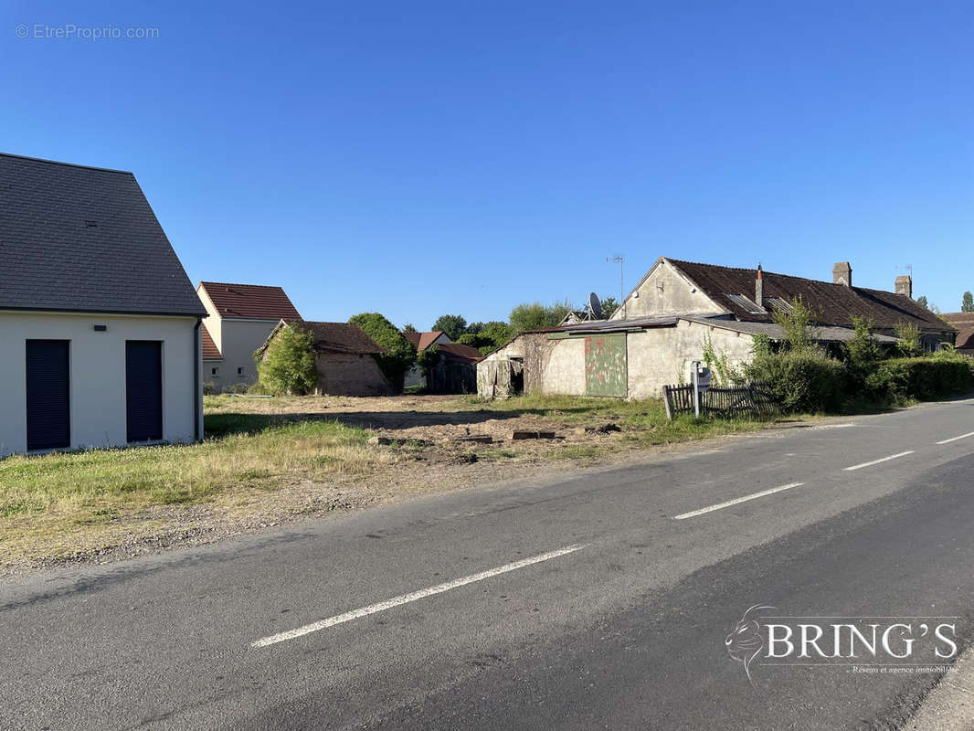 Maison à VILLAINES-LA-CARELLE