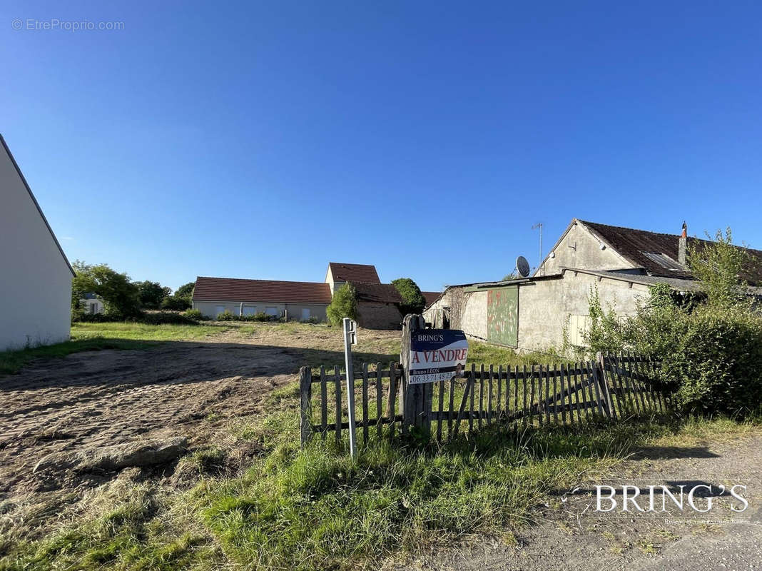 Maison à VILLAINES-LA-CARELLE