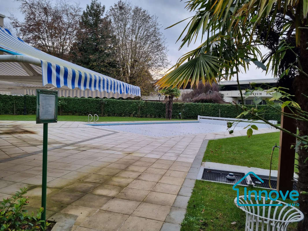 Piscine - Appartement à ROCQUENCOURT