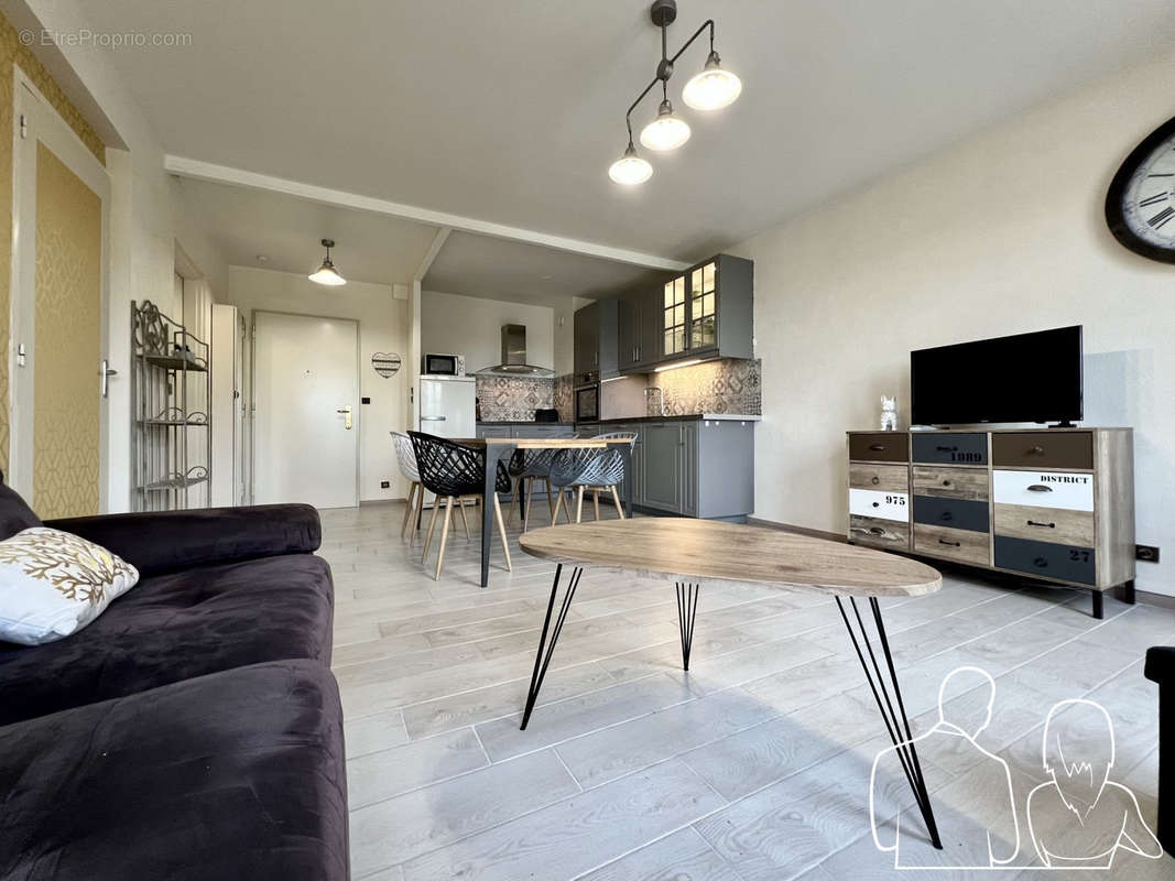 APPARTEMENT AVEC BALCON ET ASCENSEUR - HONFLEUR - JOUEN IMMOBILIER - Appartement à HONFLEUR