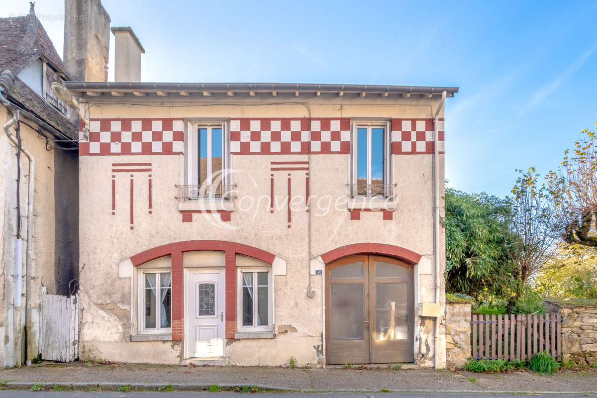 Maison à MAGNAC-BOURG