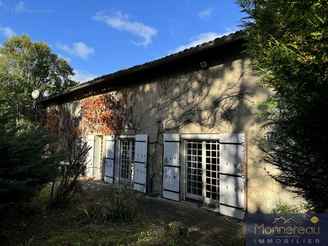 Maison à BARBEZIEUX-SAINT-HILAIRE