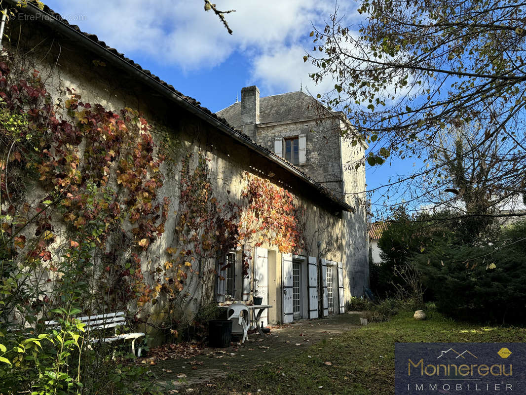 Maison à BARBEZIEUX-SAINT-HILAIRE