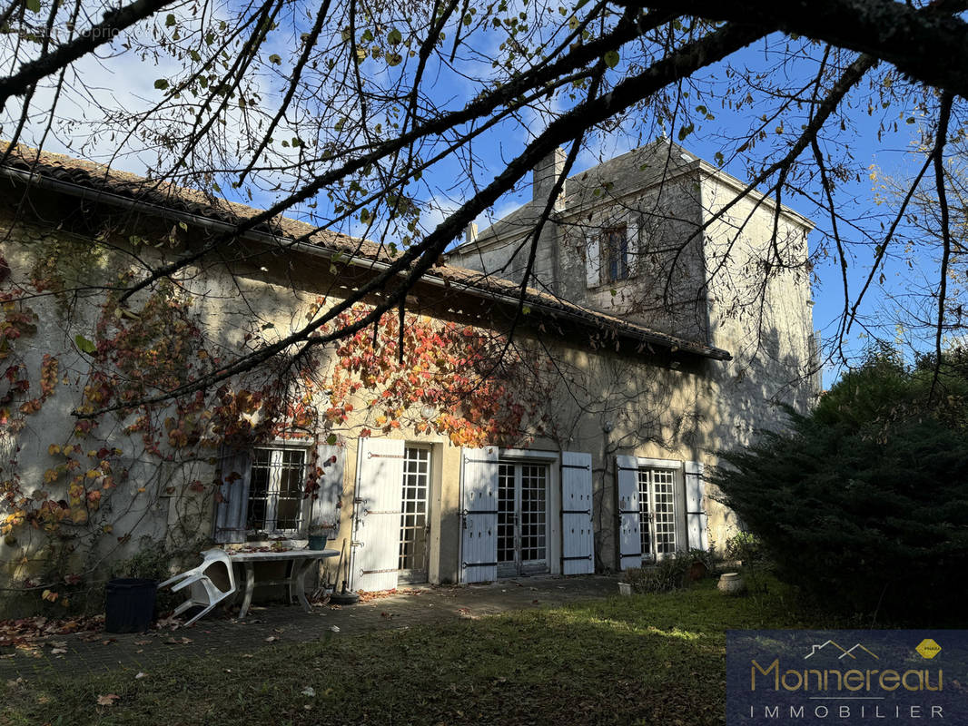 Maison à BARBEZIEUX-SAINT-HILAIRE