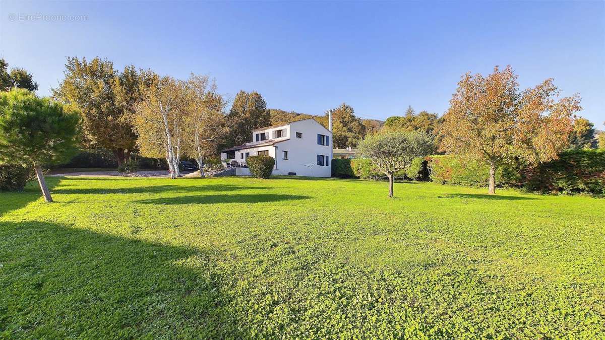 Maison à SAINT-GEORGES-LES-BAINS