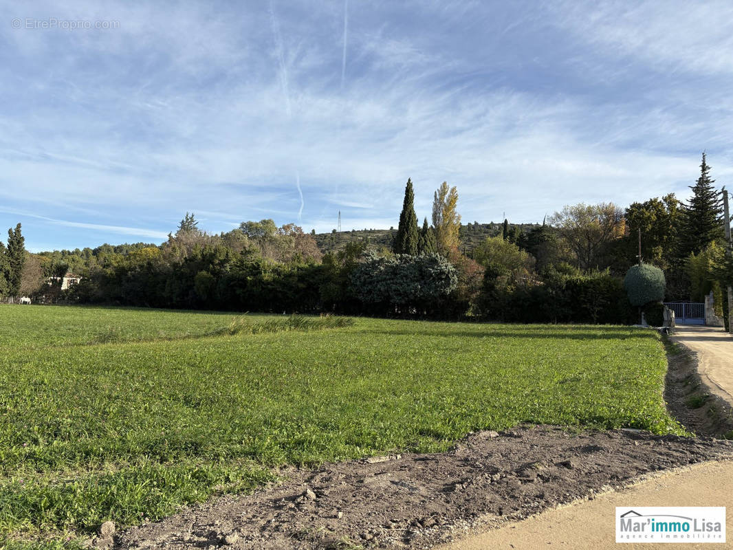 Terrain à EYGUIERES