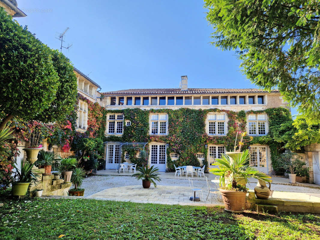 Maison à CHATEAUNEUF-SUR-CHARENTE