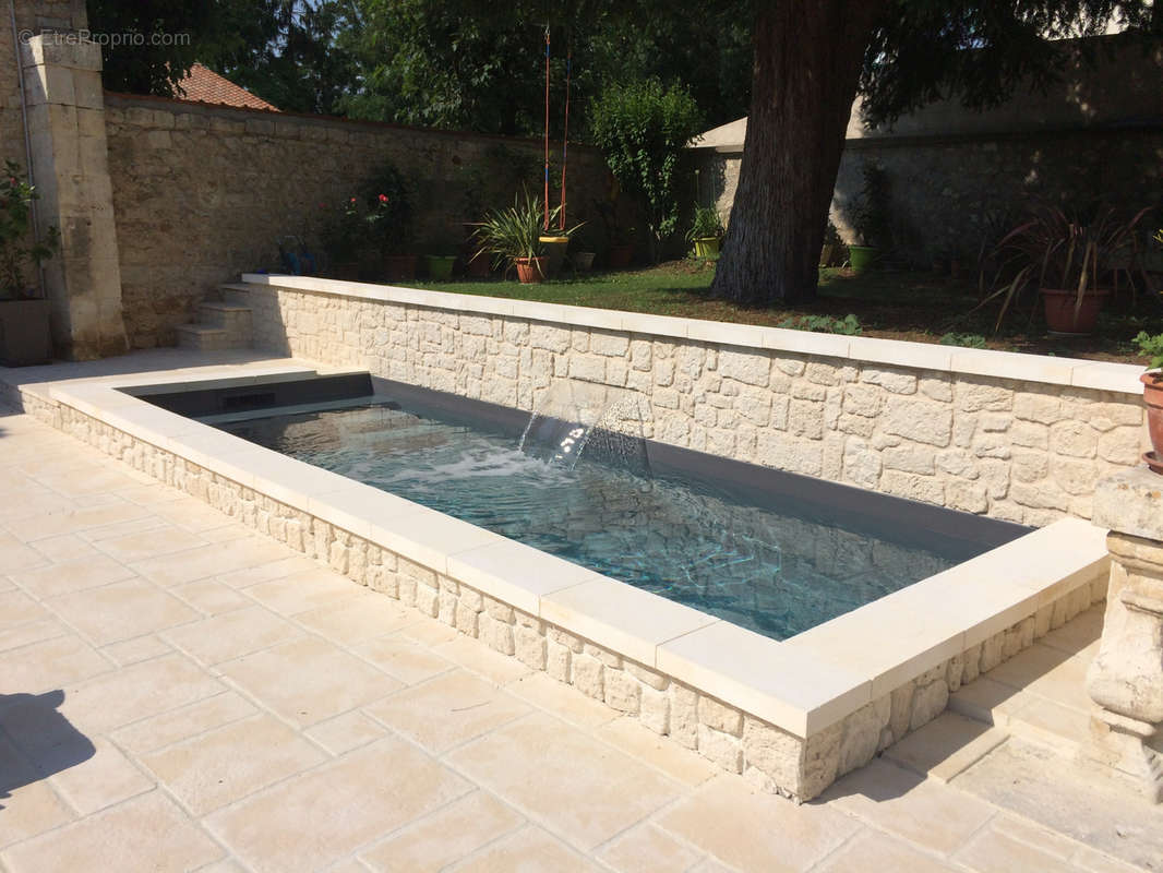 Maison à CHATEAUNEUF-SUR-CHARENTE