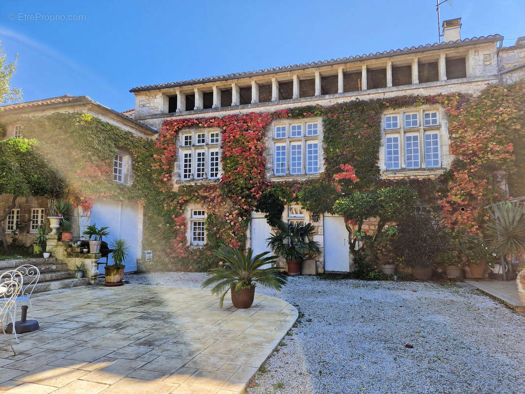 Maison à CHATEAUNEUF-SUR-CHARENTE