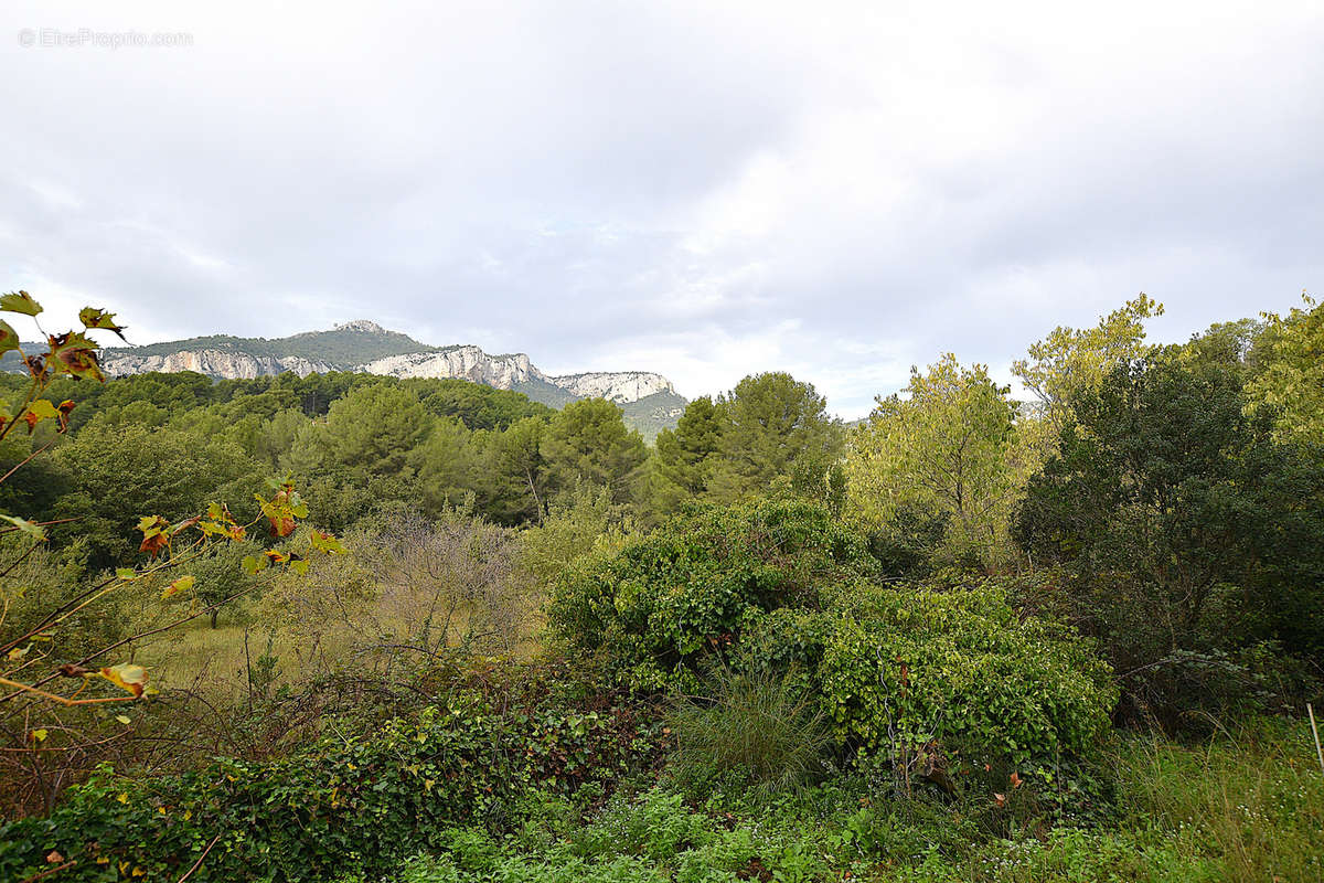 Maison à LE REVEST-LES-EAUX