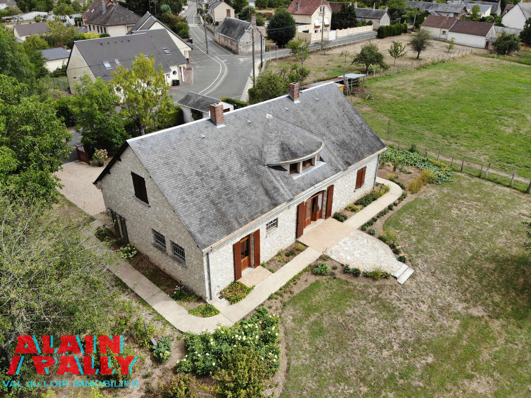 Maison à SAINT-DENIS-LES-PONTS