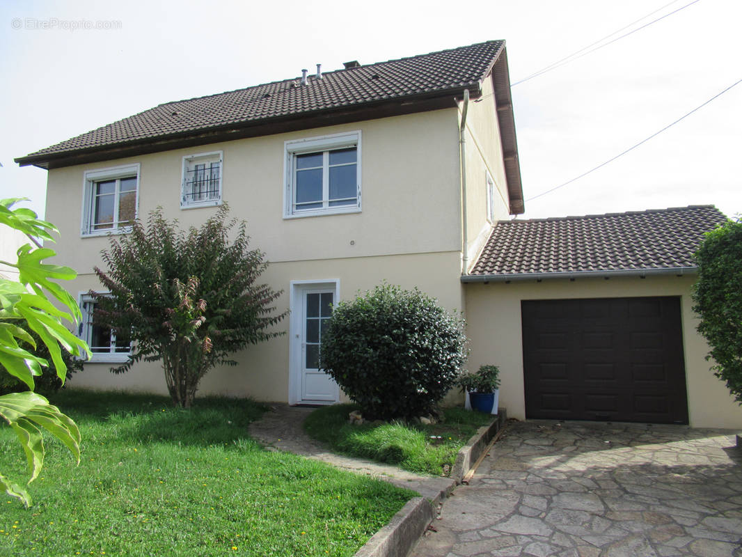 Maison à SAINT-YRIEIX-LA-PERCHE