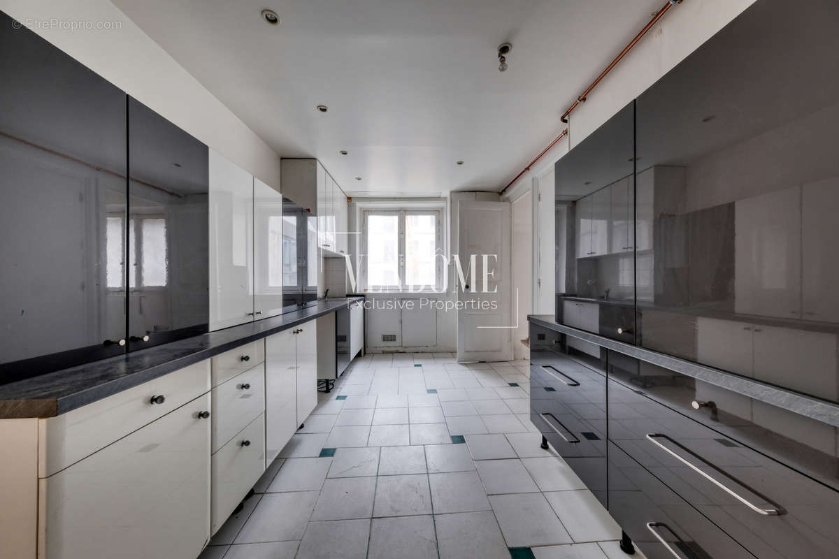 Appartement à PARIS-8E