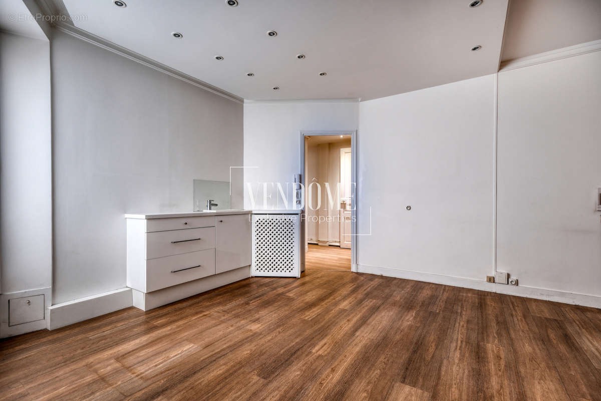 Appartement à PARIS-8E