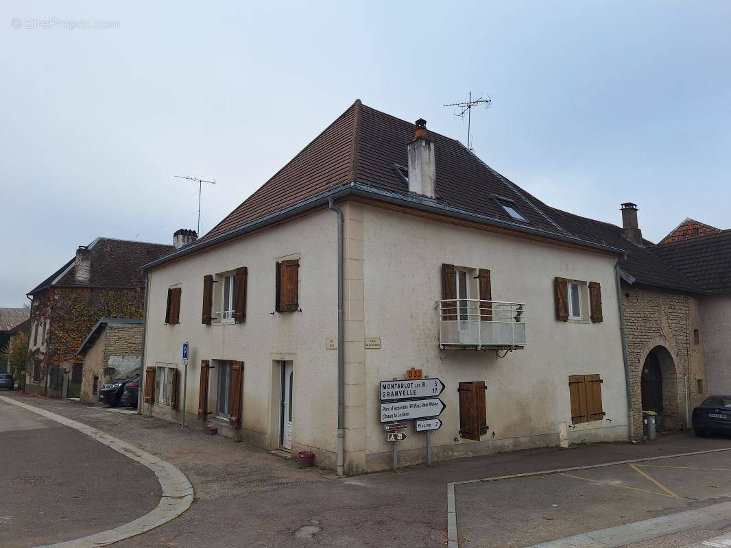 Maison à RIOZ