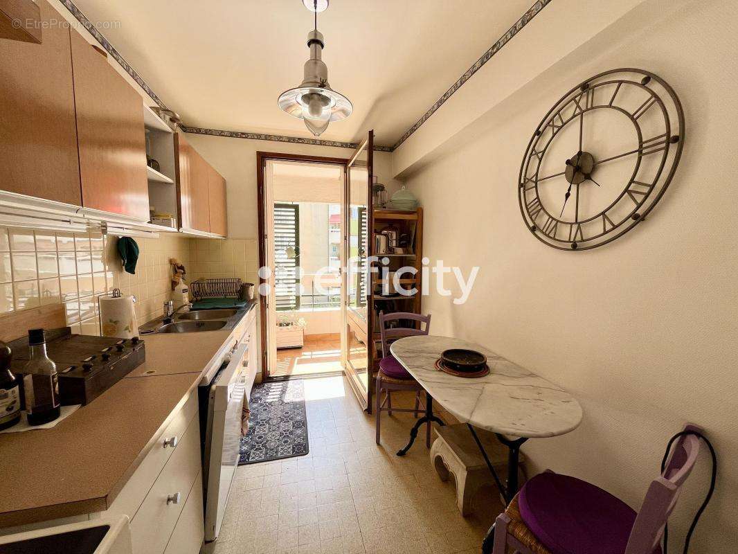 Appartement à MARSEILLE-4E