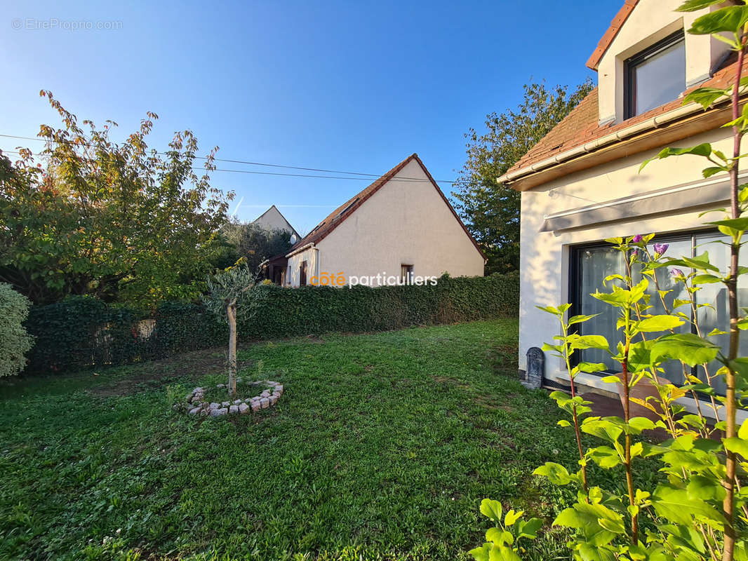 Maison à CHANTELOUP-LES-VIGNES