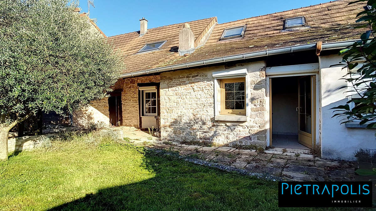 Maison à SAINT-AMBREUIL