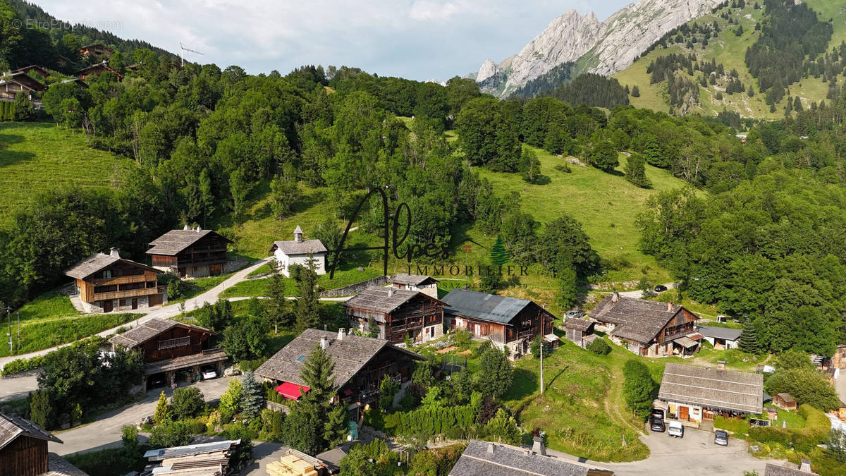 Corps de ferme dans hameau - Maison à LA CLUSAZ