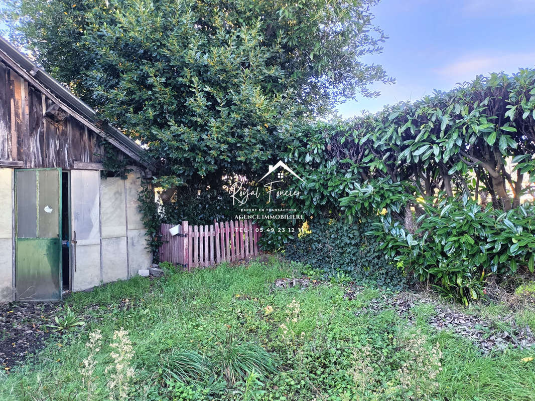 Garage de 18 m2 - Maison à NOYANT-DE-TOURAINE